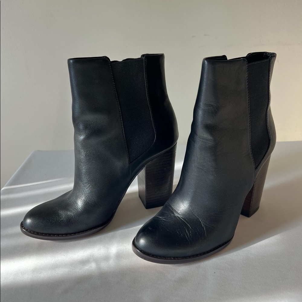 Banana Republic Meelia Boots - 7.5 US Women - Sleek Black Chelsea Heeled Boots